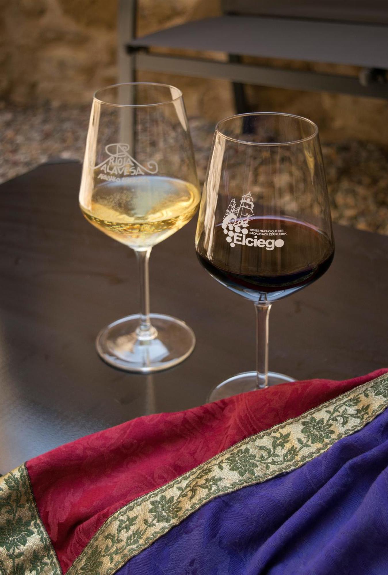 En Blanco Y Tinto Βίλα Elciego Εξωτερικό φωτογραφία